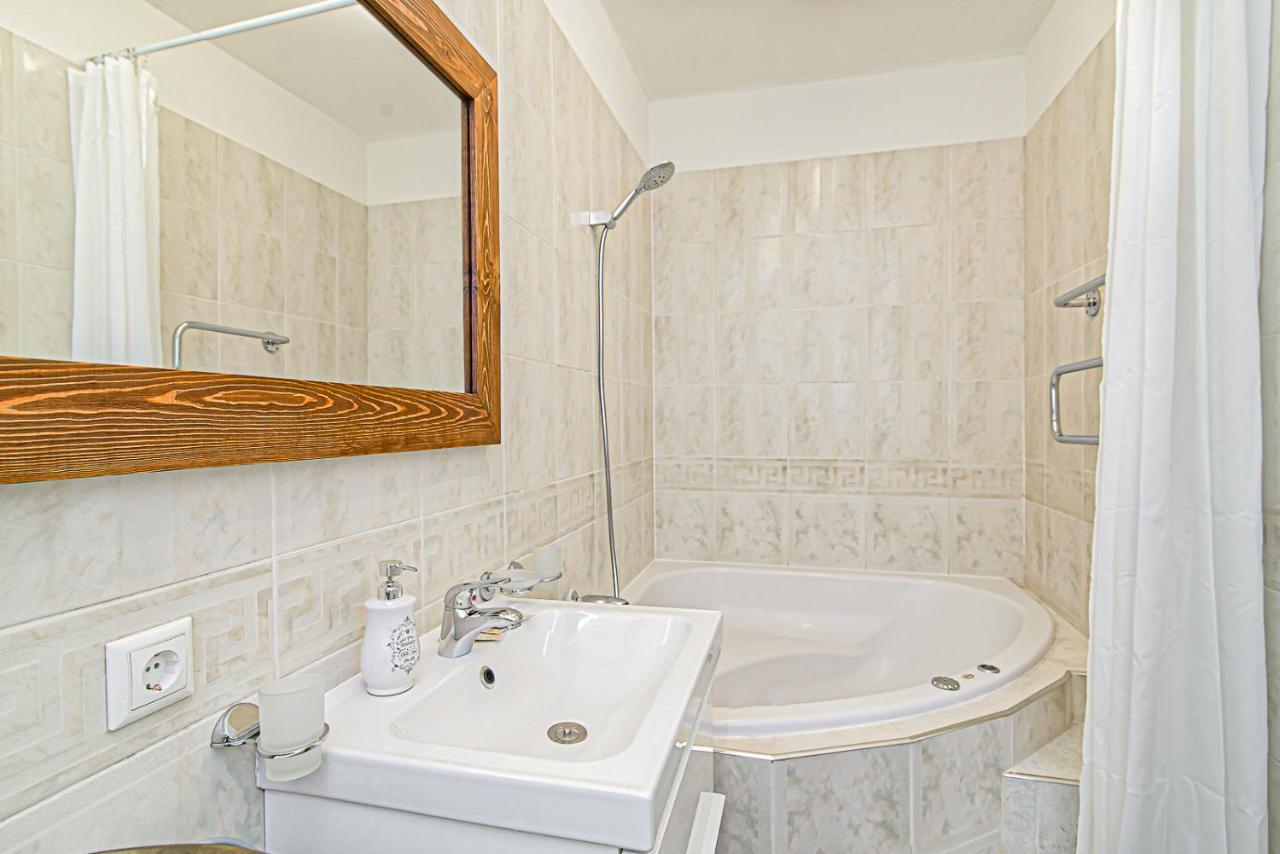 Апартаменти Cozy In The Heart Of Old Town *